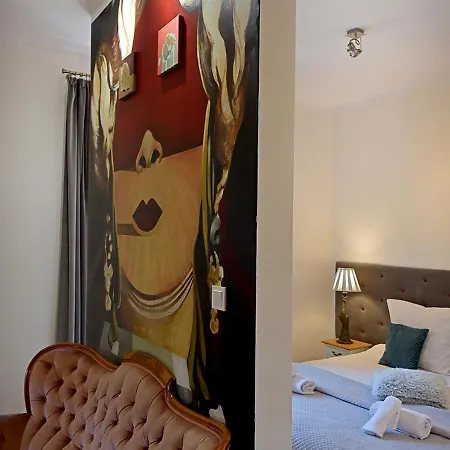 Dali Deluxe , Parking, Faktura Vat *